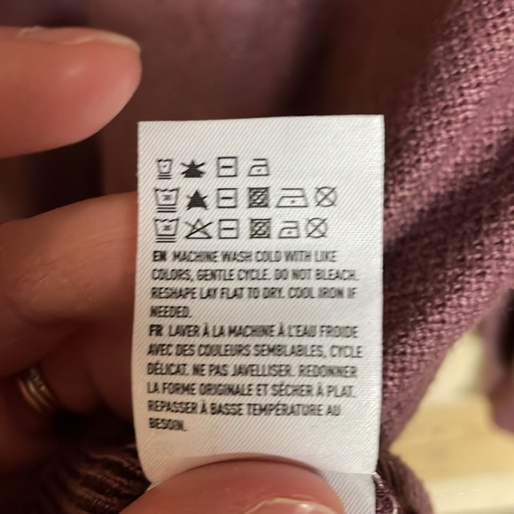 American Eagle size large burgundy color ballon sleeve lightweight crew sweater - Picture 6 of 7